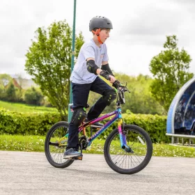 20 colos Verve Neo BMX kerékpár trükközőpecekkel