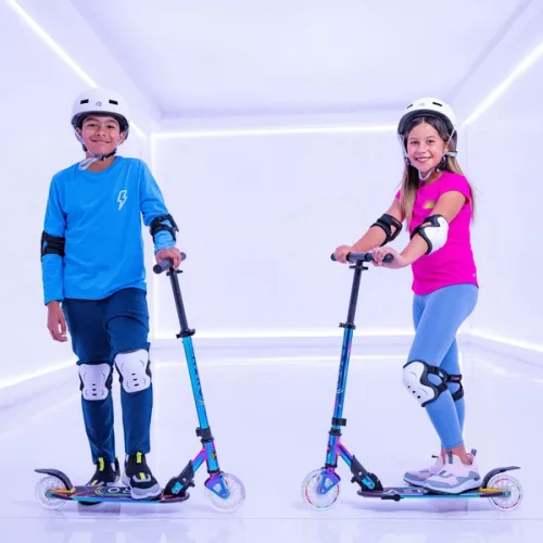 Aero Roller Neo Chrome Kick LED Kerekekkel, 3–5 év, Többszínű