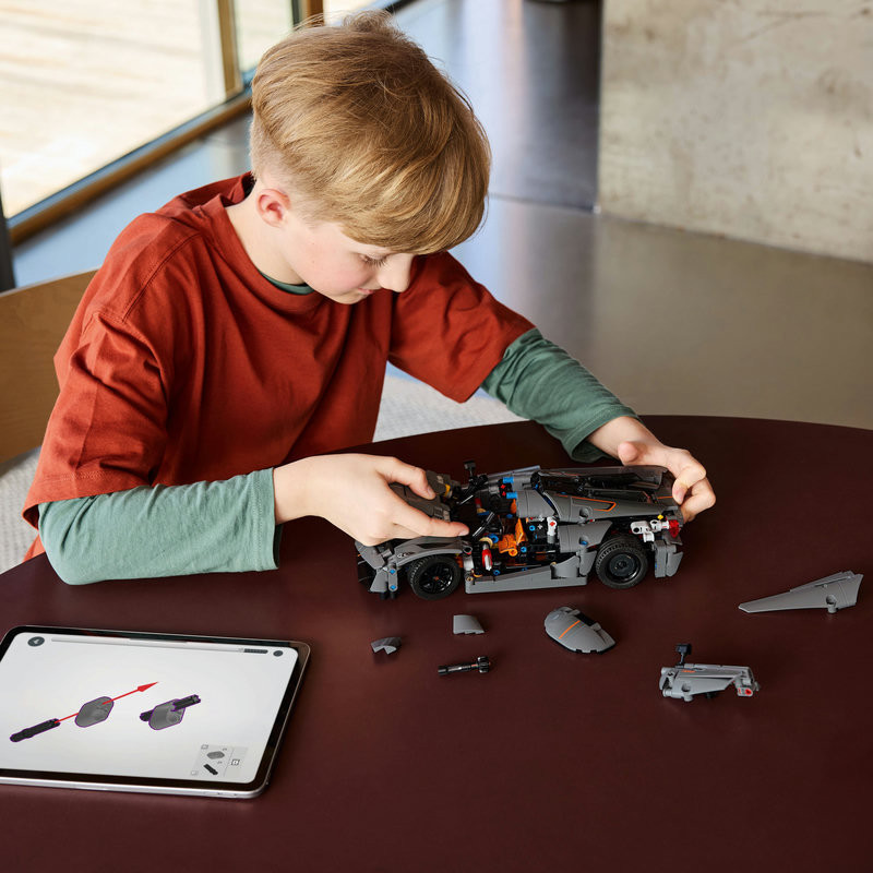 LEGO 42173 Technic Koenigsegg Jesko Absolut szürke hiperautó – alternatív kép 2