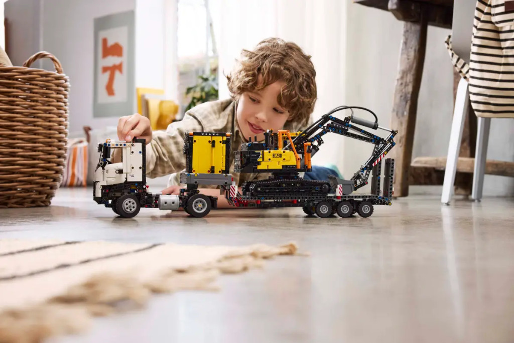 LEGO 42175 Technic Volvo FMX teherautó és EC230 elektromos markoló – alternatív kép 1