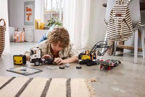 LEGO 42175 Technic Volvo FMX teherautó és EC230 elektromos markoló