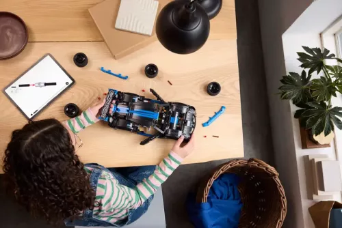 LEGO 42176 Technic Porsche GT4 e-Performance versenyautó