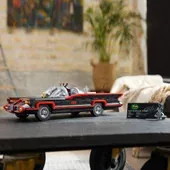 LEGO DC Super Heroes Batman: Batmobile az 1960-as évekbeli tévésorozatból 76328