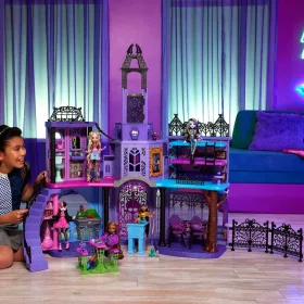 Monster High Haunted High School babaház kiegészítőkkel