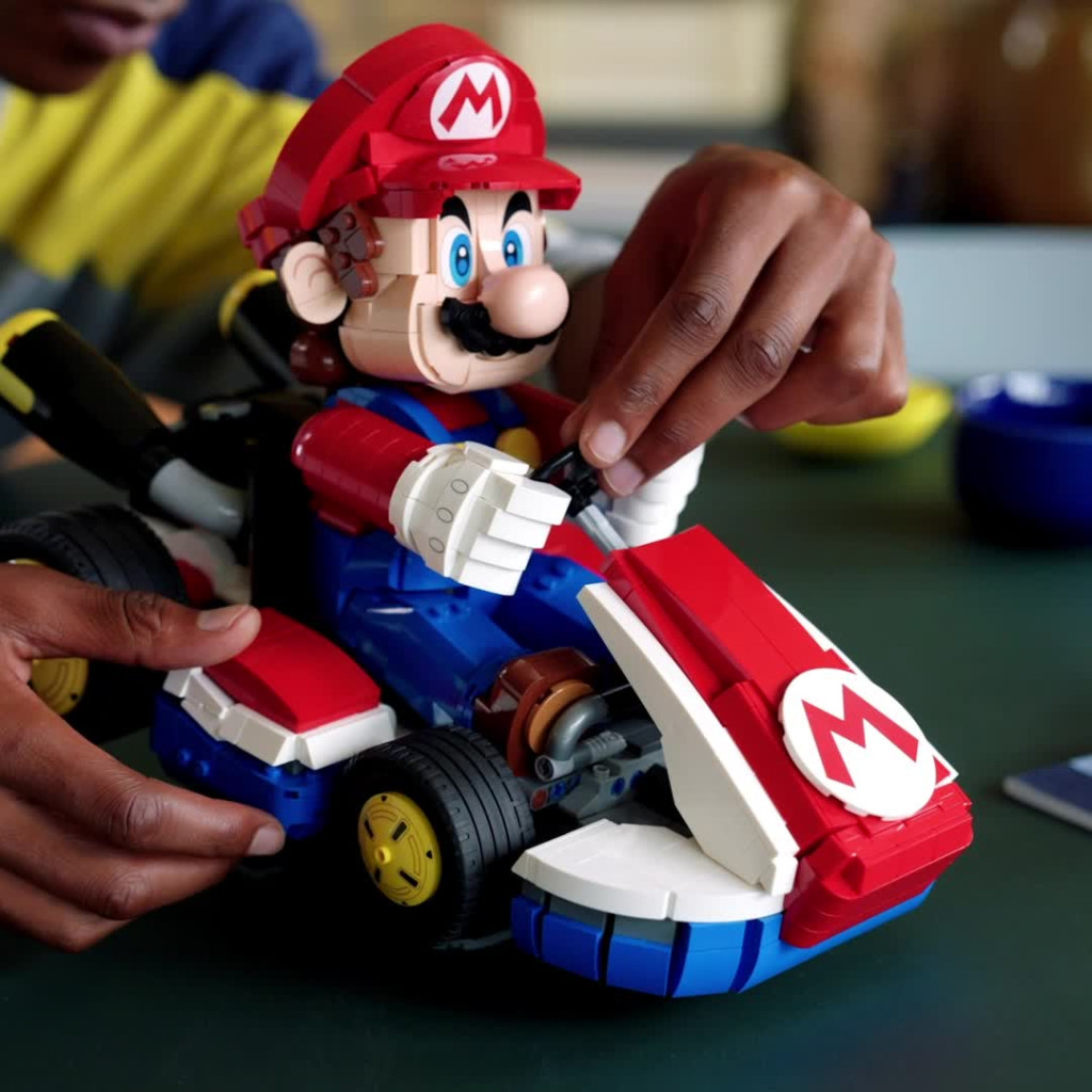 LEGO Super Mario Mario Kart: Mario és Standard Kart 72037 – alternatív kép 2