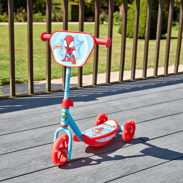 Pókember és szuper barátai Tri-Scooter LED világítással – alternatív kép 3