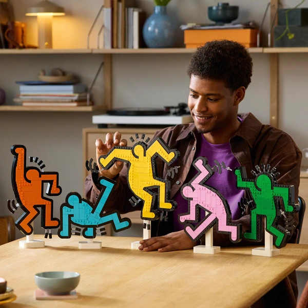 LEGO Art Keith Haring – Táncoló figurák 31216 – alternatív kép 3