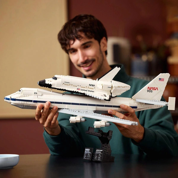 LEGO Icons Jumbo űrsikló szállító 10360 – alternatív kép 3
