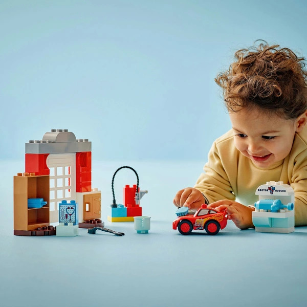 LEGO DUPLO Disney Verdák McQueen látogatása Doc műhelyében 10456 – alternatív kép 3