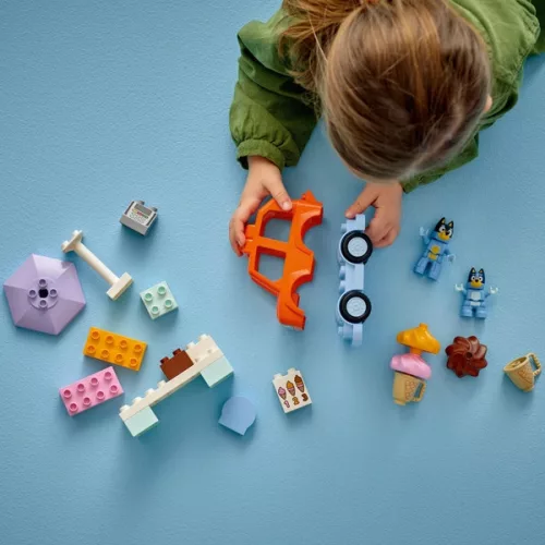 LEGO DUPLO Bluey Fagylaltozóba menet Bluey-val 10458