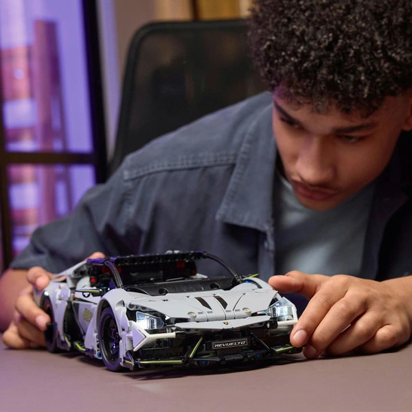 LEGO Technic Lamborghini Revuelto Supercar 42214 – alternatív kép 3