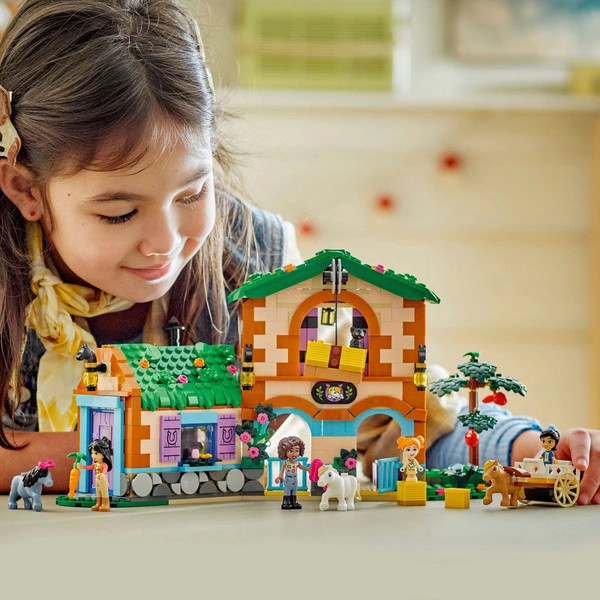 LEGO Friends Pónifarm és Istálló 42654 – alternatív kép 3