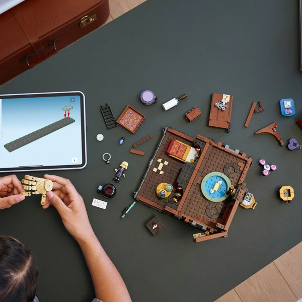 LEGO Wednesday A jéghideg kéz lakása 76785 – alternatív kép 3