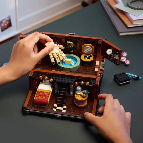 LEGO Wednesday A jéghideg kéz lakása 76785