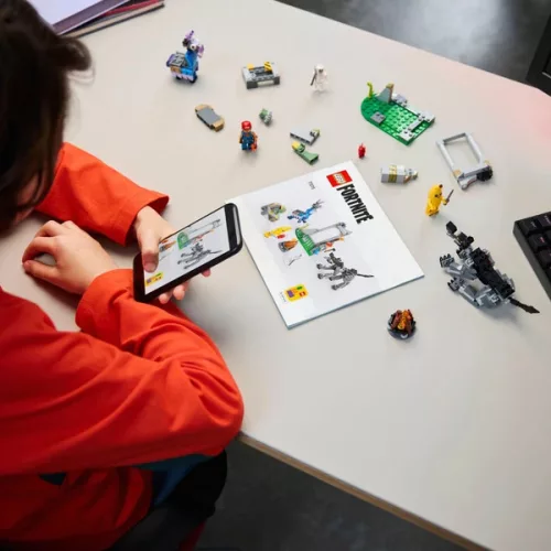 LEGO Fortnite Schali tábora és a gyújtógyertya-művész 77075