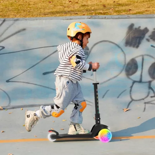 Rahmory Cosmic Tri-Scooter gyerek roller LED kerekekkel, fekete, 3–5 év, Többszínű