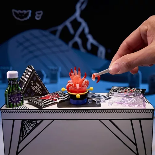 MGA's Miniverse Make It Mini Halloween meglepetésgömb (többféle)