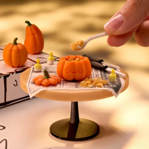 MGA's Miniverse Make It Mini Halloween meglepetésgömb (többféle)