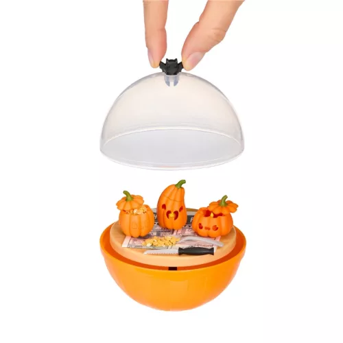 MGA's Miniverse Make It Mini Halloween meglepetésgömb (többféle)
