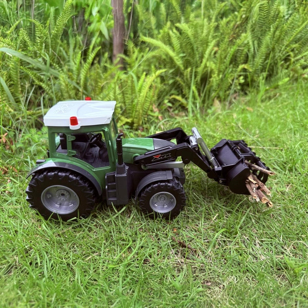 Távirányítású traktor utánfutóval – alternatív kép 2