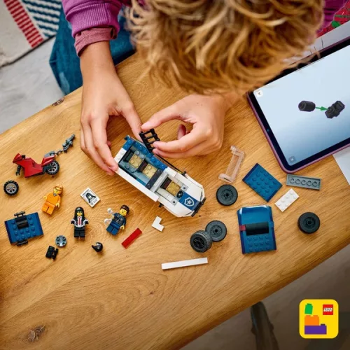 LEGO City Fogolyszállító jármű 60479