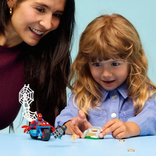LEGO Spidey Pókember motoron az orrszarvú ellen 11206