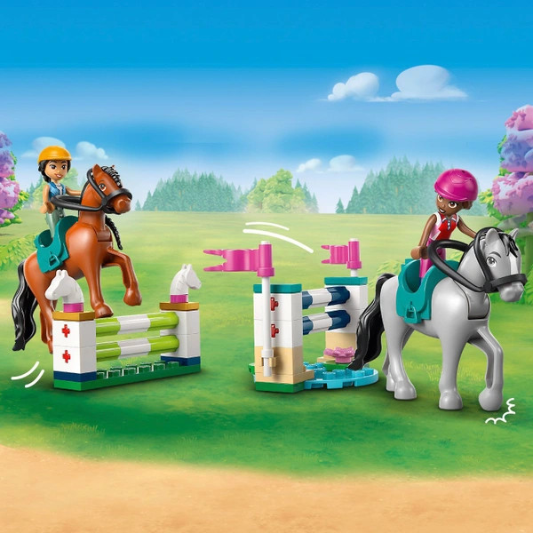 LEGO Friends Istálló és Lovarda 42688 – alternatív kép 3