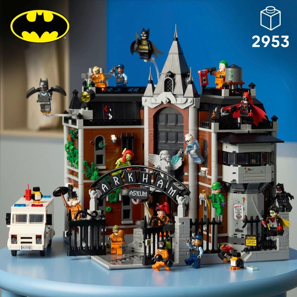 LEGO DC Super Heroes Arkham Elmegyógyintézet 76300 – alternatív kép 3
