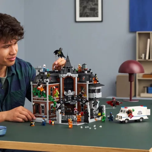 LEGO DC Super Heroes Arkham Elmegyógyintézet 76300