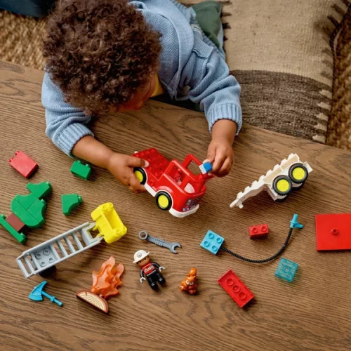 LEGO DUPLO Tűzoltóautó tömlővel és tűzoltóval 10473