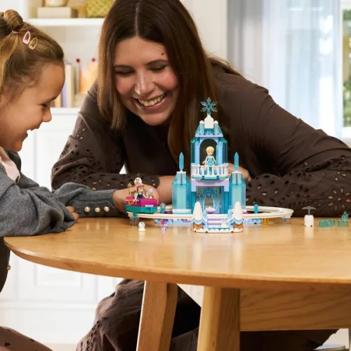 LEGO Disney Princess Elsa szánkózása a Jégpalota körül 43281