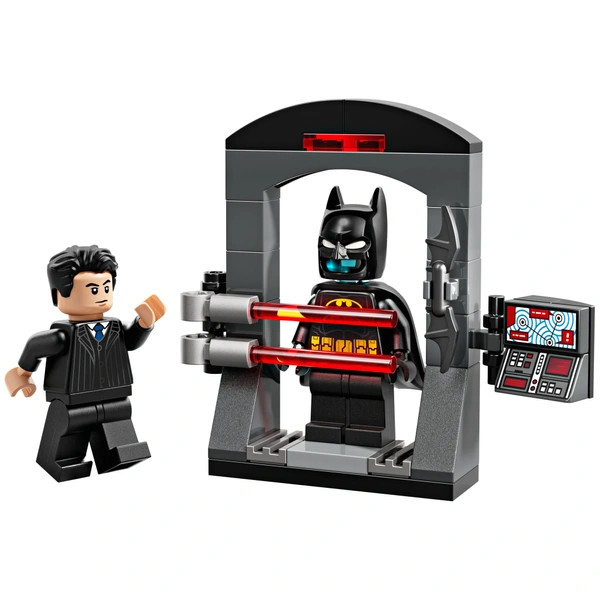 LEGO DC Super Heroes Batman: Bruce Wayne és a Batmanruha 30726 – alternatív kép 2