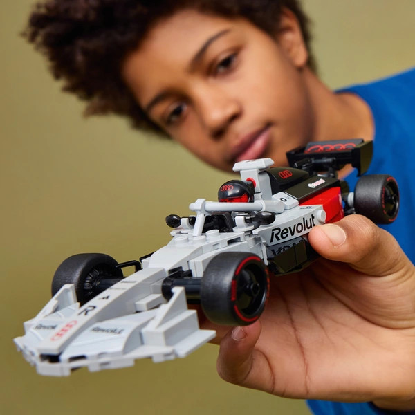 LEGO Speed ​​Champions Audi Revolut F1 Team R26 versenyautó 77259 – alternatív kép 3