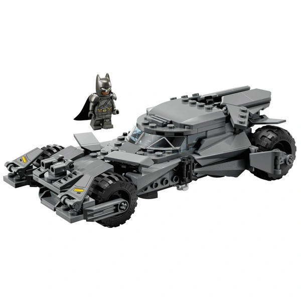 LEGO DC Super Heroes Batman Superman ellen: Batmobile 76331 – alternatív kép 3