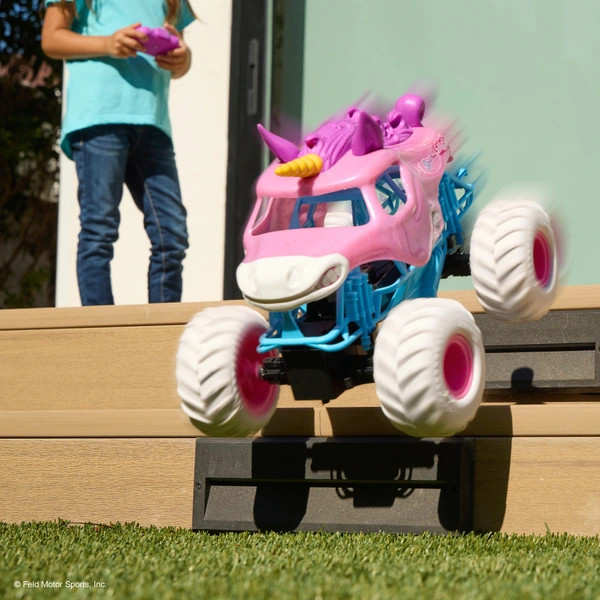 Monster Jam távirányítós teherautó Sparkle Smash Unicorn 1:15 – alternatív kép 2