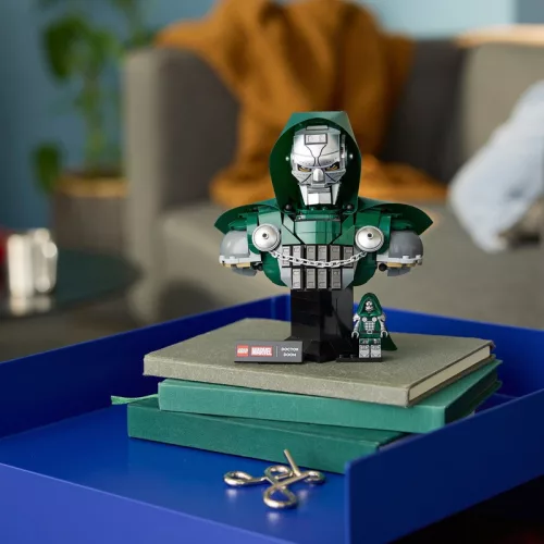 LEGO Marvel Super Heroes 76345 Doctor Doom mellszobor