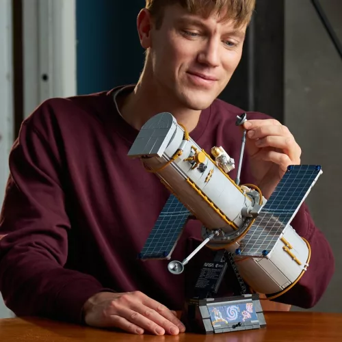 LEGO Icons 11382 Hubble-űrtávcső