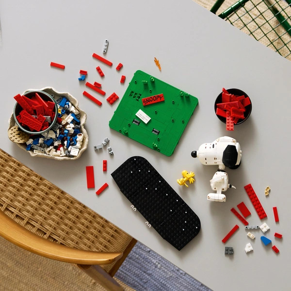 LEGO Ideas Peanuts: Snoopy kutyaólaja 21368 – alternatív kép 3