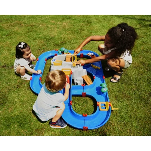 AquaPlay hegyi tó vízi pálya vízi játékokkal