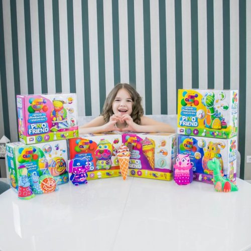 OKTO LOVIN dínódíszítő kreatív szett, gyurmával, habfigurával